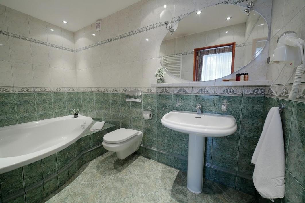 Palac Pod Kampinosem - Blisko Warszawy Leszno  Ngoại thất bức ảnh