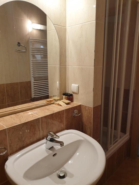 Palac Pod Kampinosem - Blisko Warszawy Leszno  Ngoại thất bức ảnh